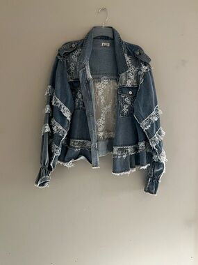 Unique Womens size Medium POL Blue Denim Jacket with White intricate lace
